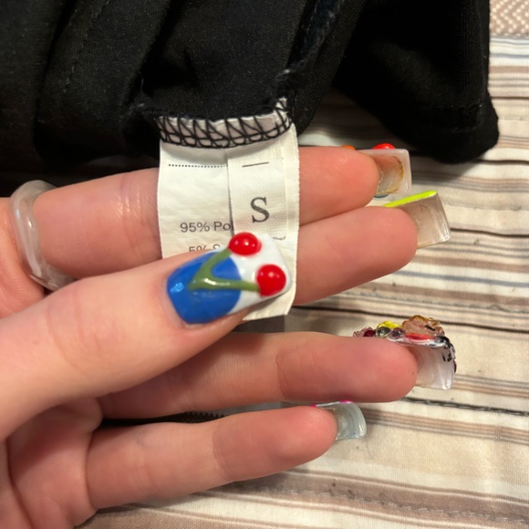 Black one piece - Picture 3 of 5